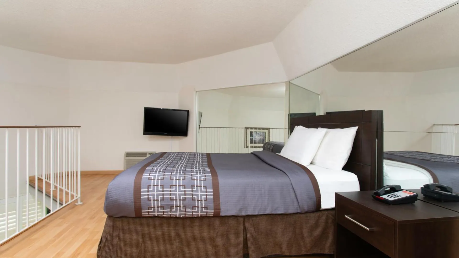 Super 5 Inn Mississauga Canada