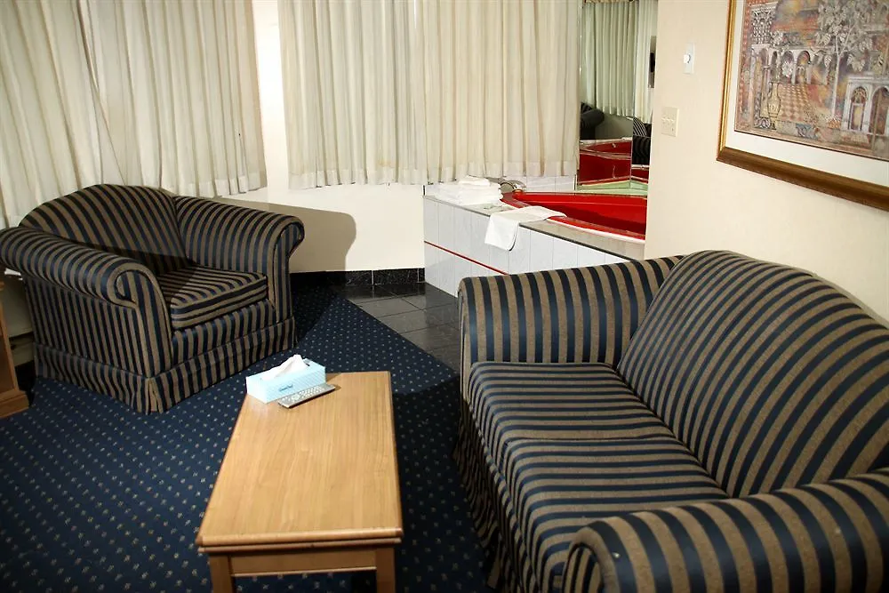 Super 5 Inn Mississauga